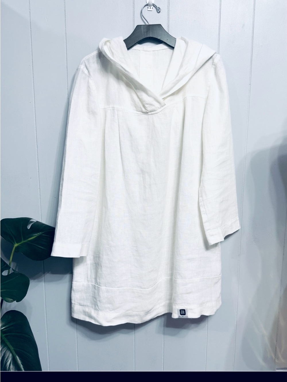 #17)  White Linen Hooded Tunic Excellent condition. ( see measurements)